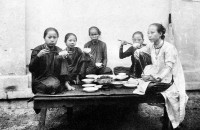 Ba Nàng Dâu Trẻ - Hồ Trường An